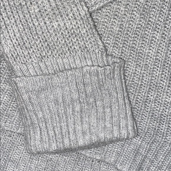 American eagle light gray sweater - Picture 3 of 5